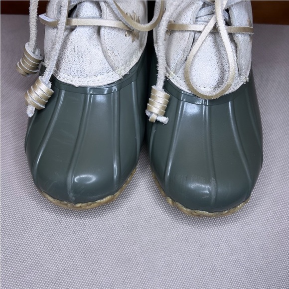 JACK ROGERS Chloe Classic Rain Boots In Olive/Metallic Beige Size 6 - Picture 9 of 9